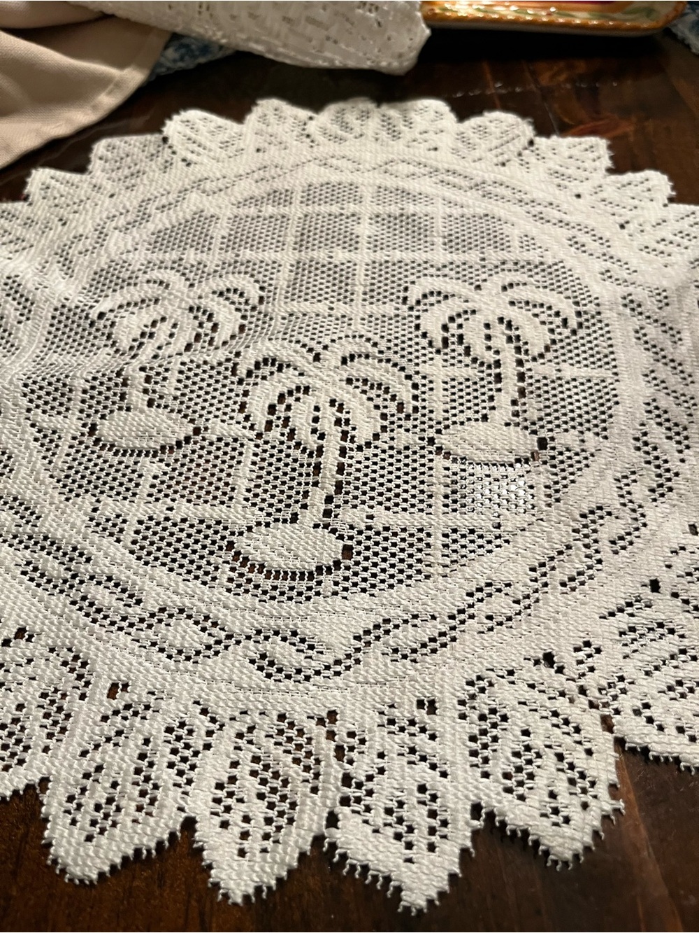 Handmade White Crochet Table Linen with Palm Tree Motif - Picture 2 of 5